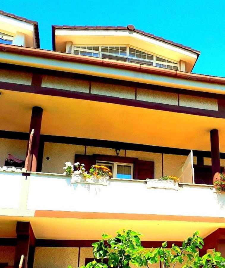 Casa Magnolia Apartment Pomezia Luaran gambar
