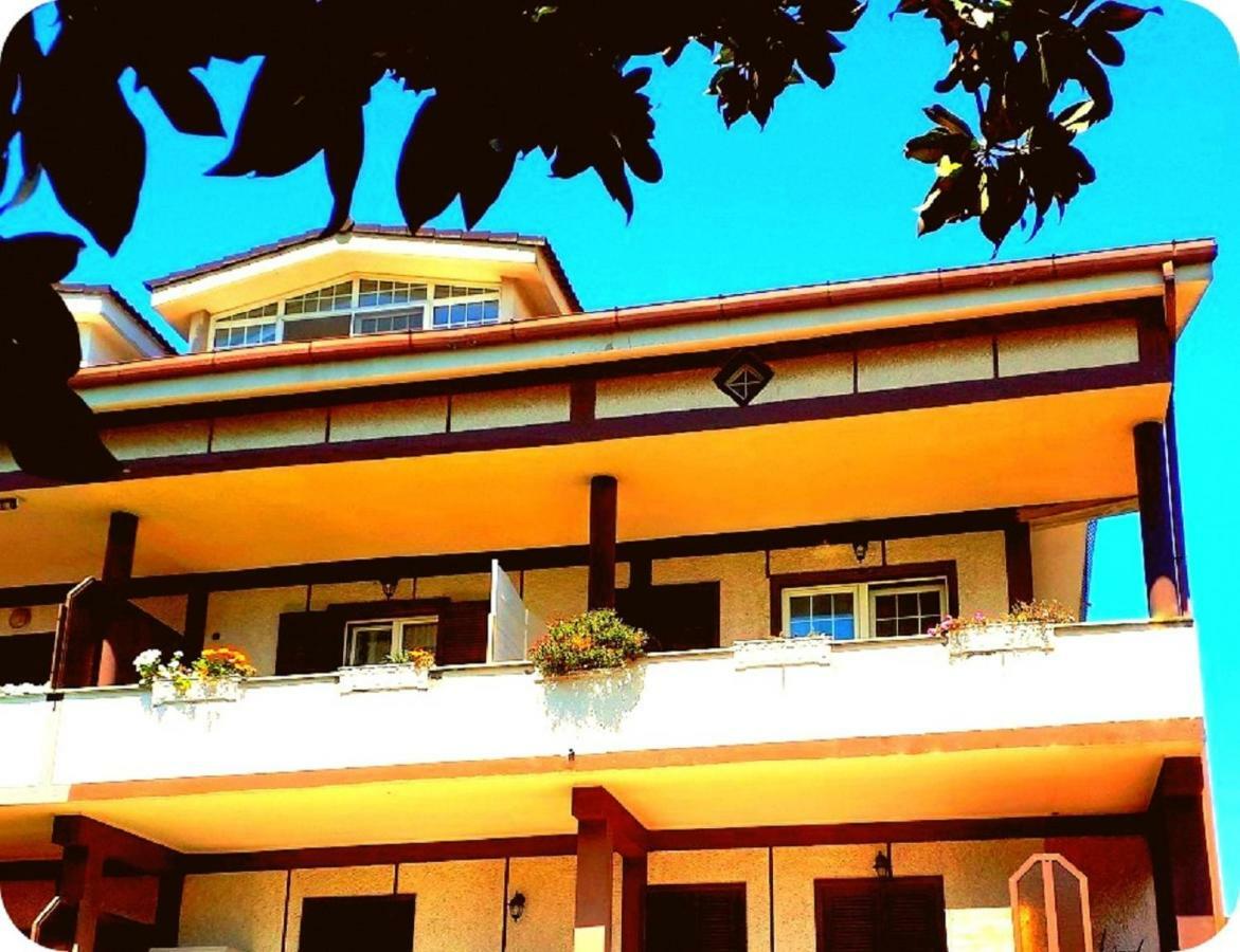Casa Magnolia Apartment Pomezia Luaran gambar